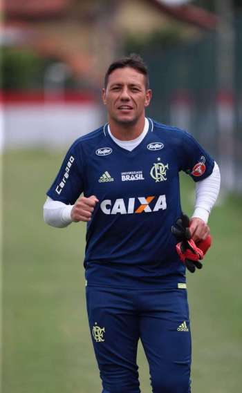 Diego Alves no treino do Flamengo