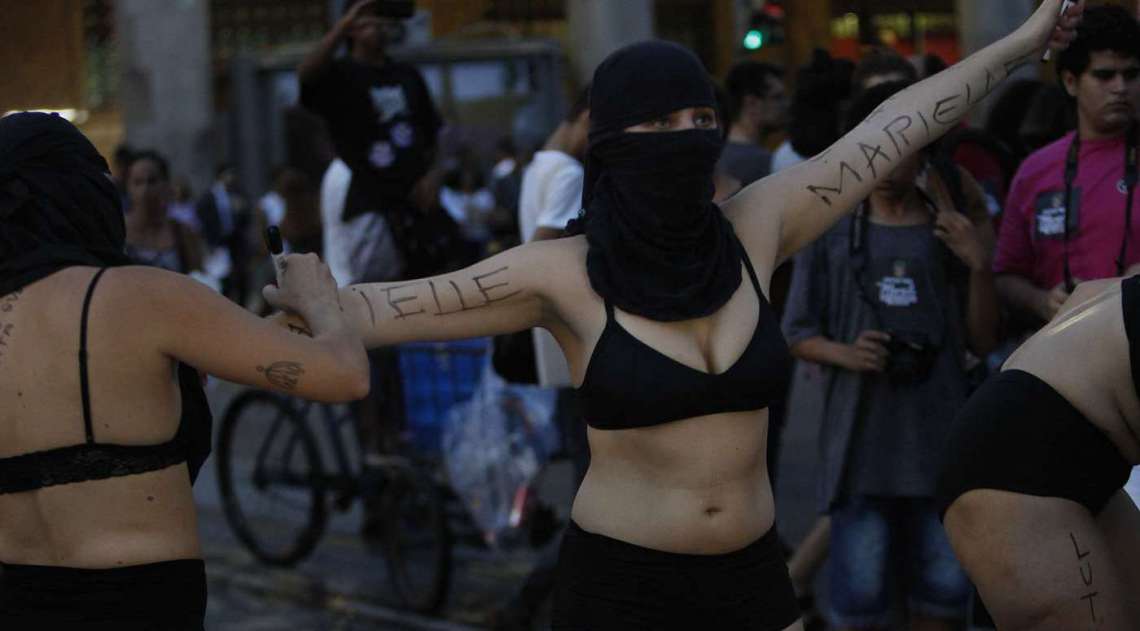 Manifestação contou com intervenções artísticas 