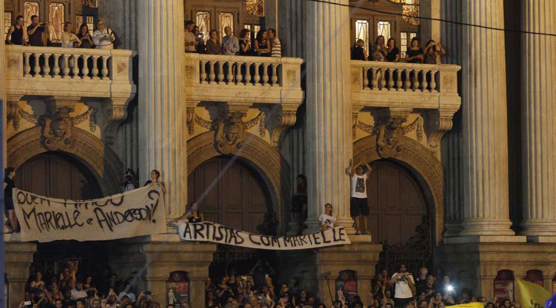 Manifestação reúne milhares de pessoas em protesto contra a morte da vereadora Marielle Franco