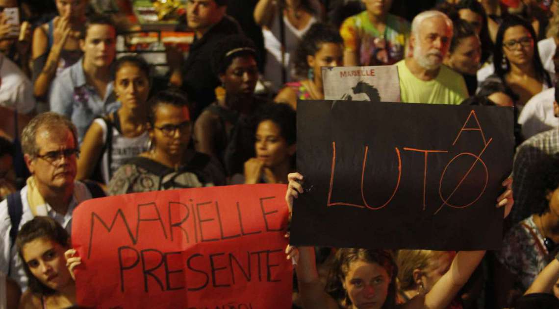 2018-03-20 - Manifesta��o no Centro da cidade do Rio de Janeiro re�ne milhares de pessoas em protesto contra a morte da vereadora Marielle Franco, do PSOL, assassinada no caminho de sua resid�ncia. O crime ainda est� sob investiga��o. Foto de Alexandre Brum / Ag�ncia O Dia - CIDADE RIO DE JANEIRO POLICIA CRIME VIOL�NCIA MULHER PARLAMENTAR C�MARA VEREADORES MUNIC?.PIO