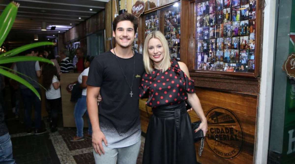 Bruno Cabrerizo e Vit&oacute;ria Strada