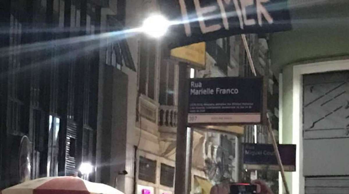 Manifestantes mudaram nomes de rua para 'Marielle Franco' em protesto no Rio