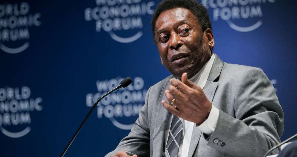 Pelé lamentou a morte do ex-colega