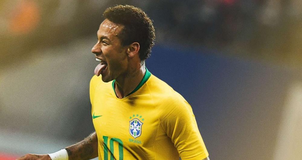 Neymar foi elogiado por Desailly