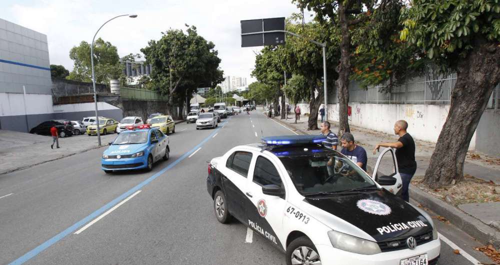 Delegacia de Homicídios faz levantamento de informações no local da morte de Marielle Franco e Anderson Gomes, no Estácio