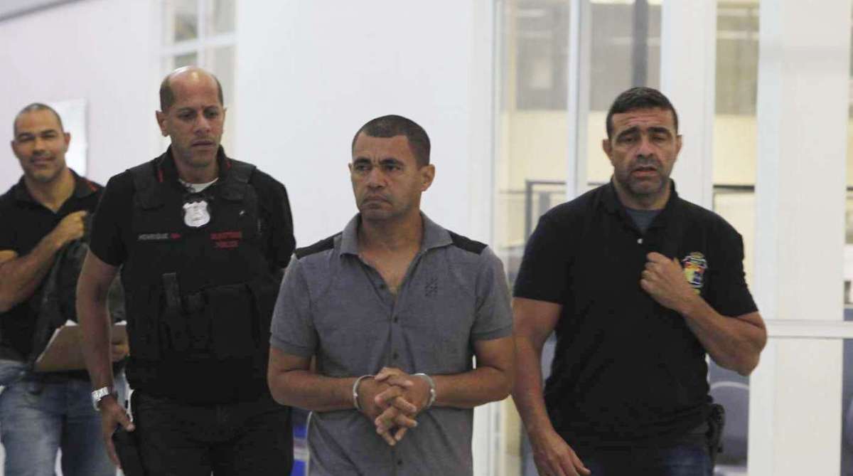 Policiais Federais são presos, suspeitos de contrabandear ouro – Blog do  Silva Lima