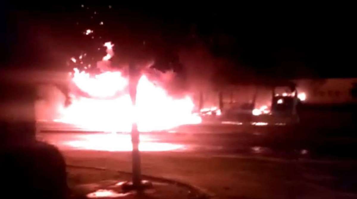 Articulado do BRT TransOeste pega fogo próximo à estação Pingo DAgua