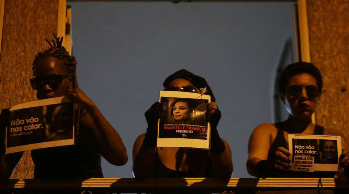 Casa das Pretas, foi último local onde Marielle Franco esteve antes de ser morta, na última quarta (14), realizou hoje (22) um protesto ao assassinato da vereadora. A Casa das Pretas fica na Rua dos Inválidos, 122, na Lapa. Na foto as Panteras Negras prestaram homenagem a Marielle e colocam "mudam" o nome da Rua dos Inválidos para o nome de Marielle Franco. Foto: Daniel Castelo Branco / Agência O Dia