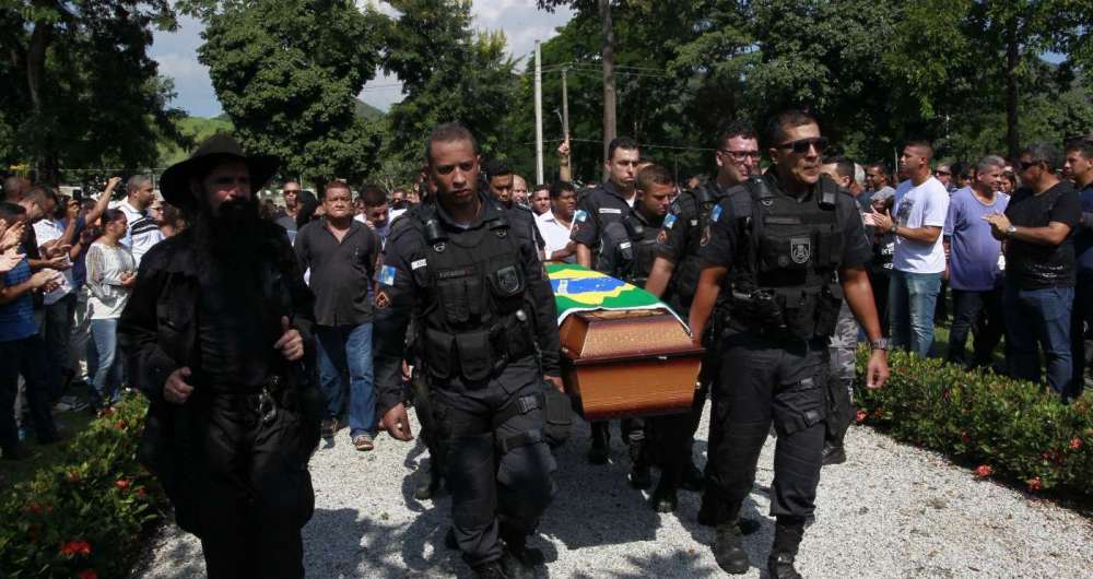 Policial militar morto na Rocinha é enterrado na Zona Oeste