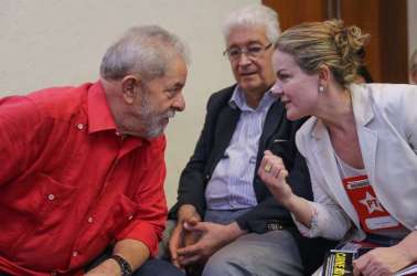 Requião anuncia que vai se filiar ao PT, apoiar Lula e disputar governo do PR