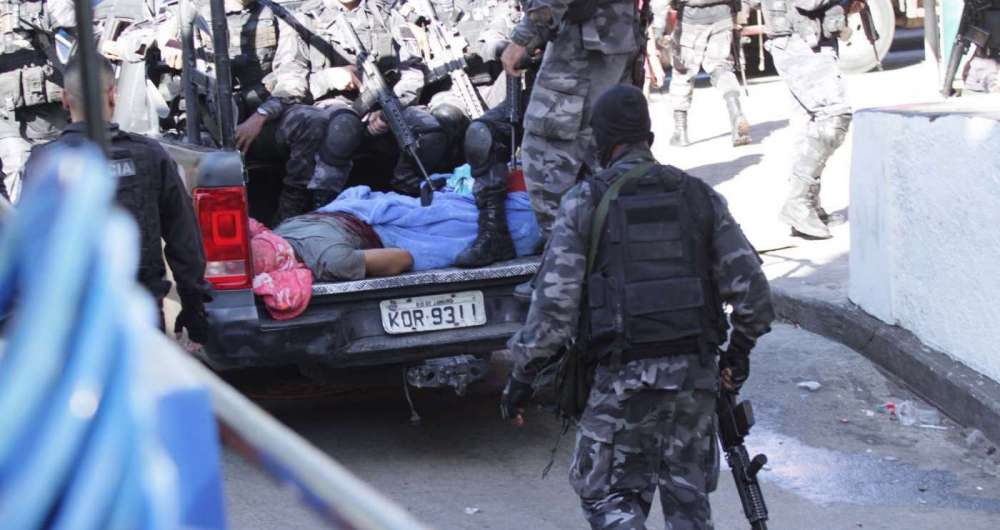 Após o tiroteio, os policiais militares dizem ter levado seis baleados para o Hospital Miguel Couto, na Gávea