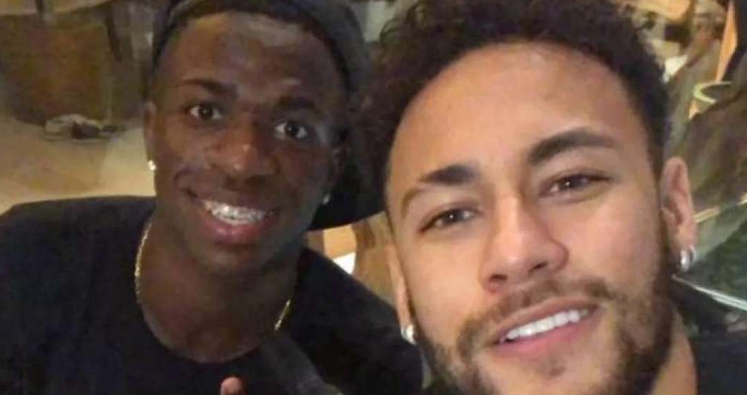 Vinicius J�nior aparece ao lado de Neymar