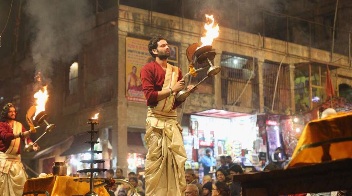 Atualmente, milhares de pessoas viajam para Índia para conviver por até dois meses com o mestre espiritual brasileiro