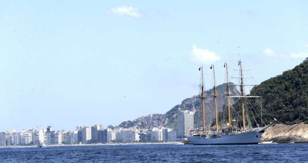 Evento re�ne seis navios veleiros estrangeiros e o navio veleiro brasileiro Cisne Branco