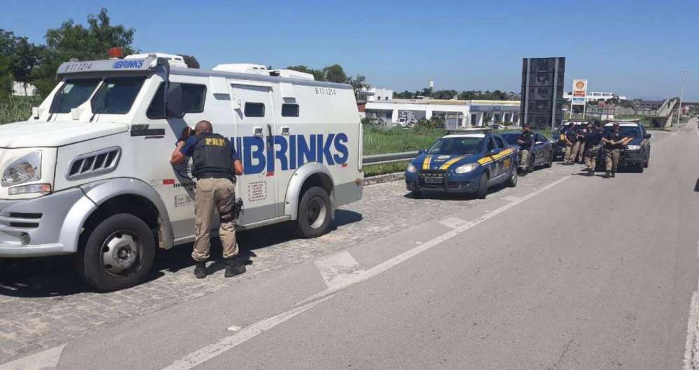 Bandidos tentaram roubar carro-forte na BR-101, em S�o Gon�alo