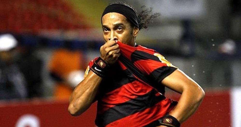 Ronaldinho teve passagem marcante pelo Flamengo