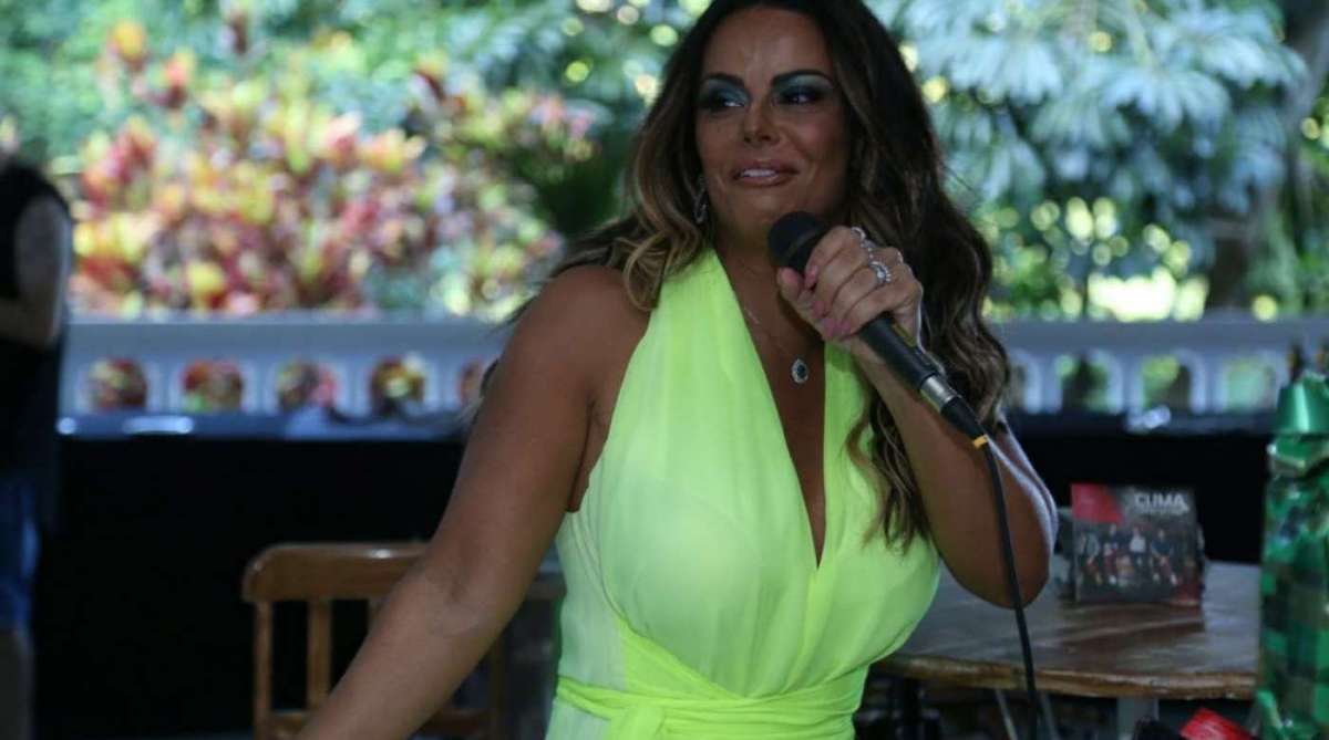 Viviane Araújo comemora aniversário ao lado do novo namorado, Klaus Barros