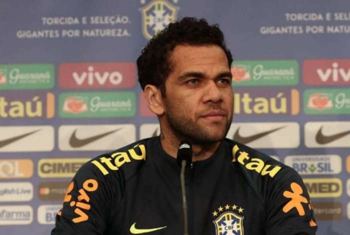 Daniel Alves é uma das referências do Brasil