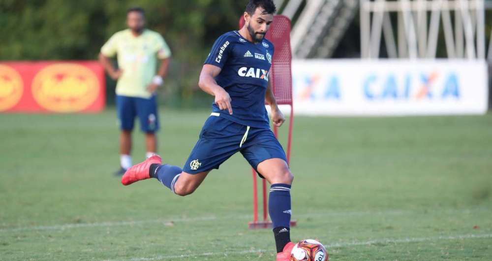 Henrique Dourado espera voltar a balan�ar a rede para ficar bem com a Na��o