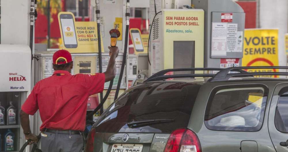 ANP: pre�o m�dio da gasolina no estado de R$ 4,689 para R$ 4,694. 