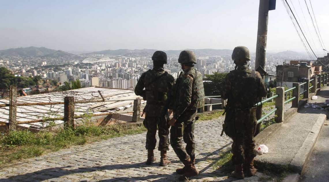 Mais de 3 mil homens das Forças Armadas realizaram operação no Complexo do Lins