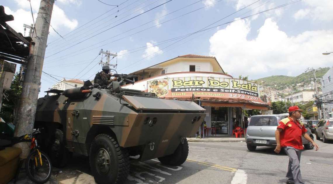 Mais de 3 mil homens das Forças Armadas realizaram operação no Complexo do Lins