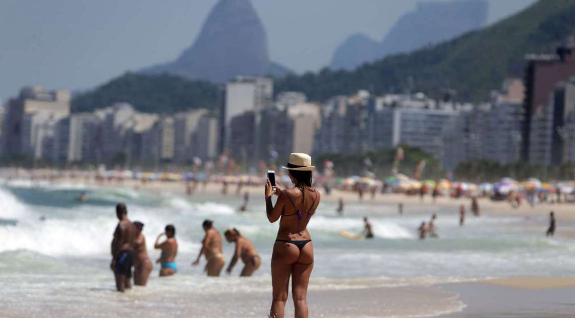 Banhistas aproveitaram dia de sol na Zona Sul