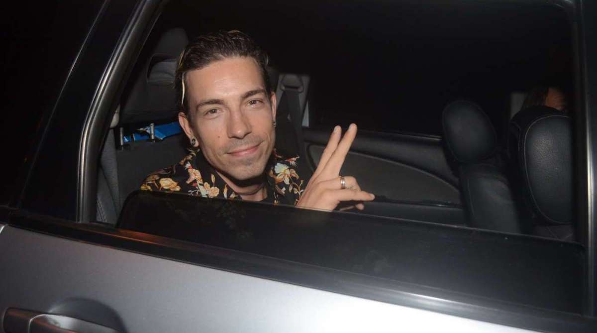 Pabllo Vittar deixa hotel para ir à festa de Anitta