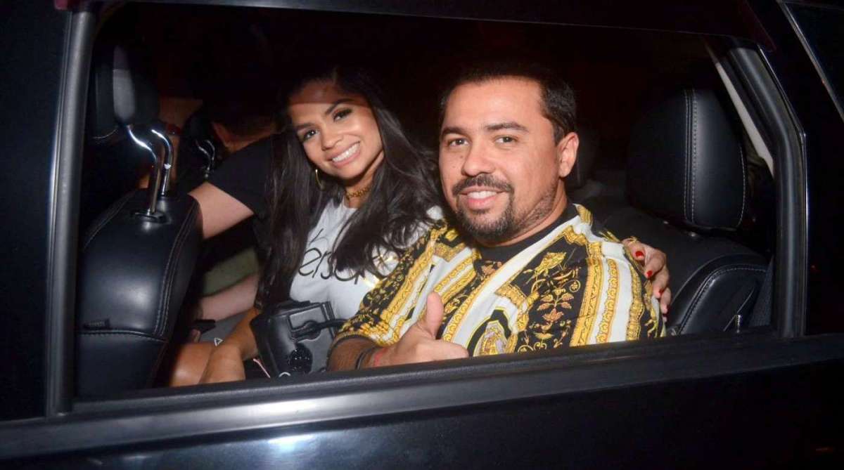 Pabllo Vittar deixa hotel para ir à festa de Anitta