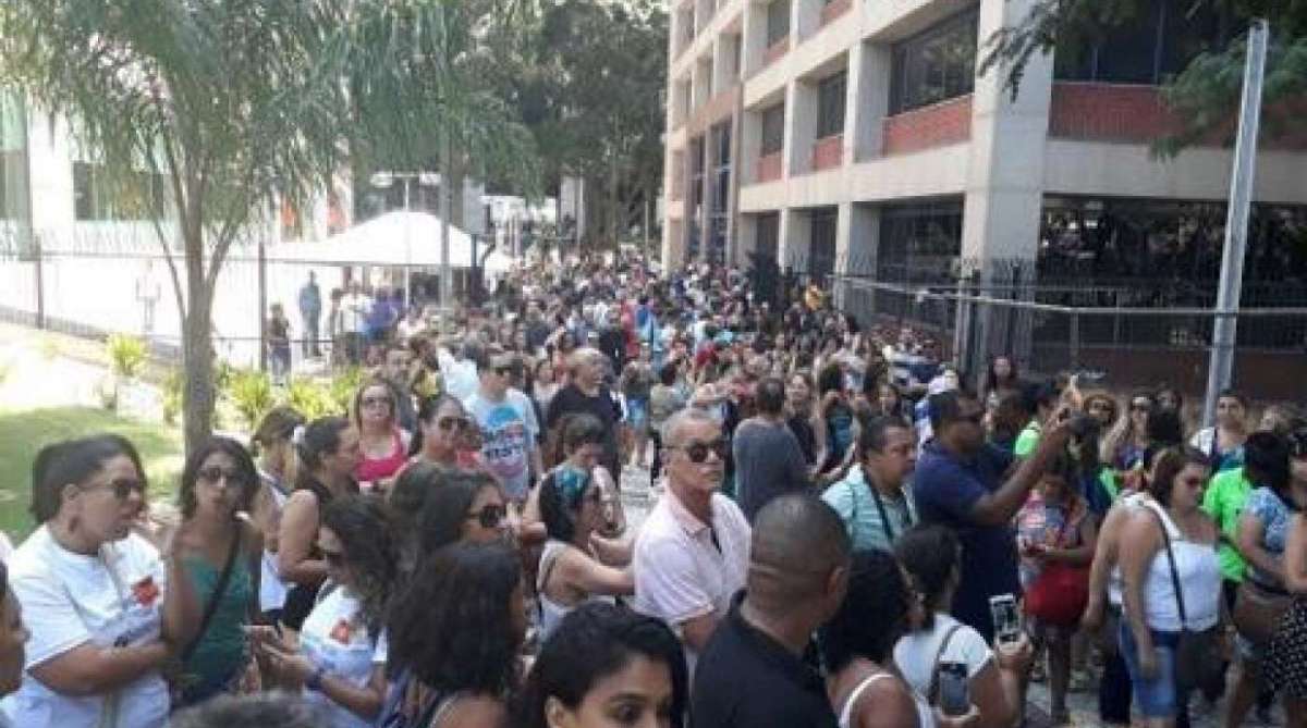 Servidores municipais do Rio protestaram contra a reforma