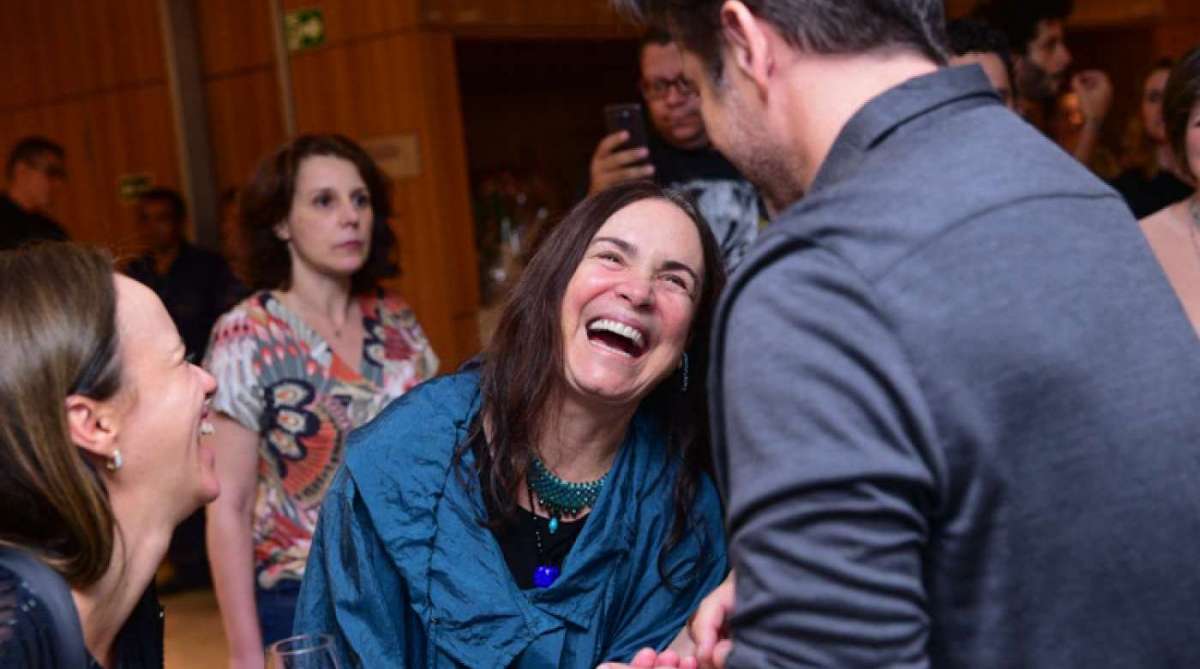 Regina Duarte prestigia peça de Débora Falabella