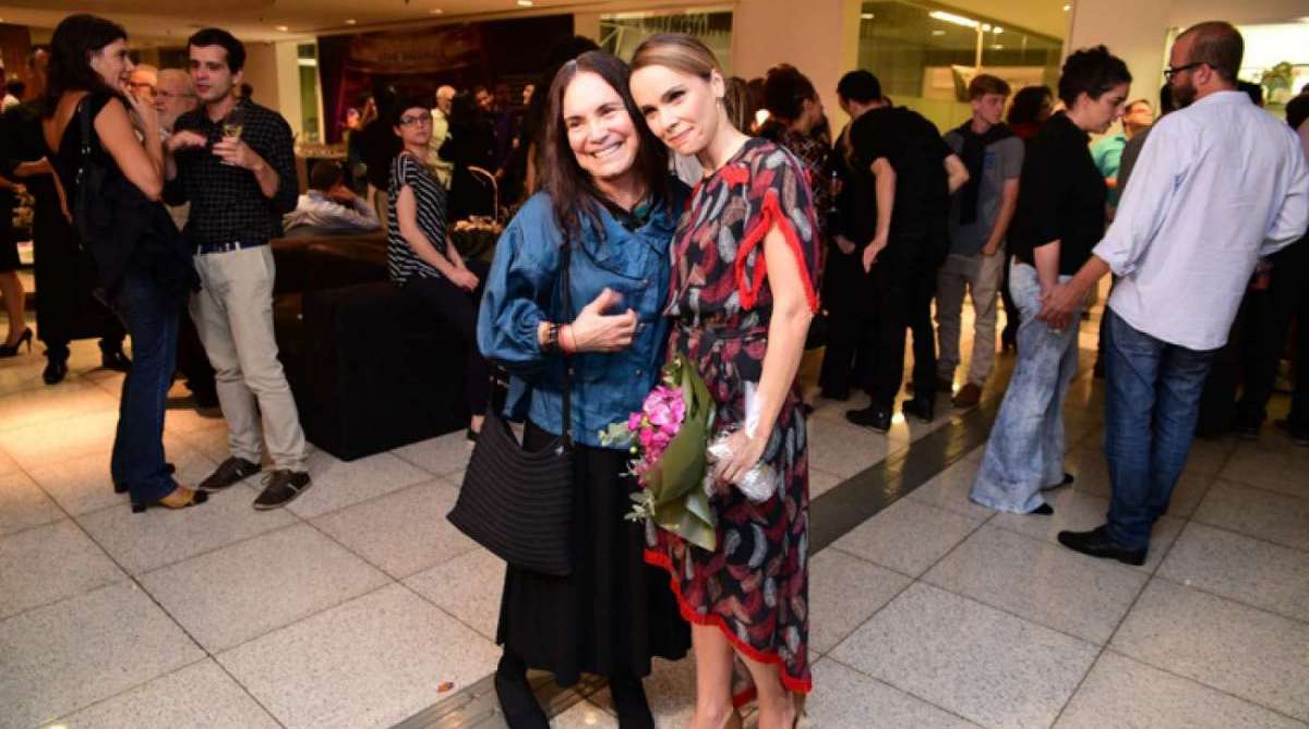 Regina Duarte prestigia peça de Débora Falabella