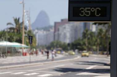 Após alerta de calor extremo, Beija-Flor cancela desfile em Copacabana