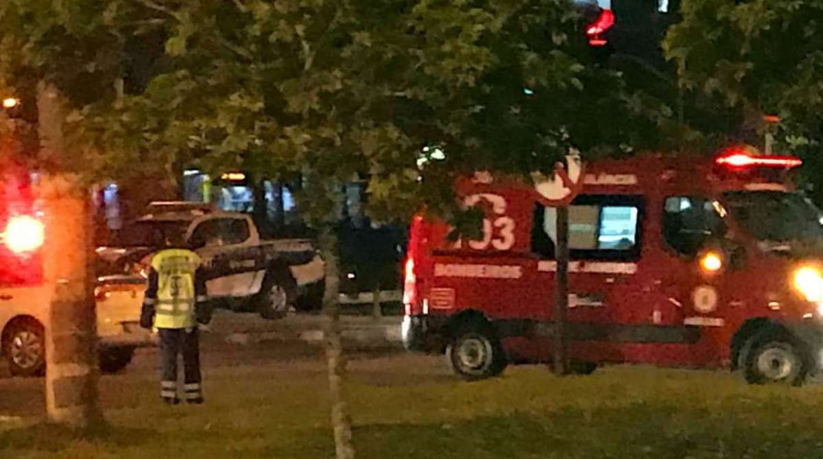 Bandidos são baleados ao tentar assaltar policial na Barra