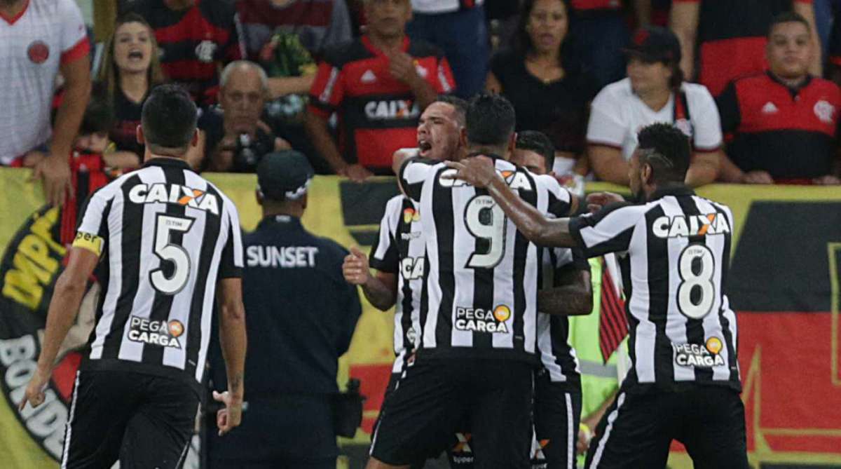 2018-03-28 - Flamengo x Botafogo se enfrentam pela semifinal do Campeonato Carioca. O duelo est&aacute; marcado para a noite desta quarta-feira (28), no Maracan&atilde;. FLAMENGO : Diego Alves, Par&aacute;, R&eacute;ver, Juan e Everton; Jonas, Willian Ar&atilde;o e Diego; Paquet&aacute;, Vinicius J&uacute;nior e Henrique Dourado. BOTAFOGO: Jefferson; Marcinho, Joel Carli, Igor Rabello e Mois&eacute;s; Marcelo, Rodrigo Lindoso, Luiz Fernando, Leo Valencia e Marcos Vin&iacute;cius; Brenner.  Foto: Daniel Castelo Branco / Ag&ecirc;ncia O Dia
