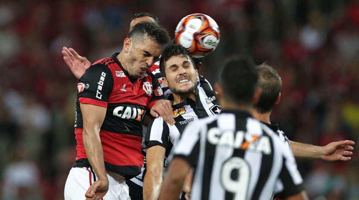 2018-03-28 - Flamengo x Botafogo se enfrentam pela semifinal do Campeonato Carioca. O duelo est&aacute; marcado para a noite desta quarta-feira (28), no Maracan&atilde;. FLAMENGO : Diego Alves, Par&aacute;, R&eacute;ver, Juan e Everton; Jonas, Willian Ar&atilde;o e Diego; Paquet&aacute;, Vinicius J&uacute;nior e Henrique Dourado. BOTAFOGO: Jefferson; Marcinho, Joel Carli, Igor Rabello e Mois&eacute;s; Marcelo, Rodrigo Lindoso, Luiz Fernando, Leo Valencia e Marcos Vin&iacute;cius; Brenner.  Foto: Daniel Castelo Branco / Ag&ecirc;ncia O Dia
