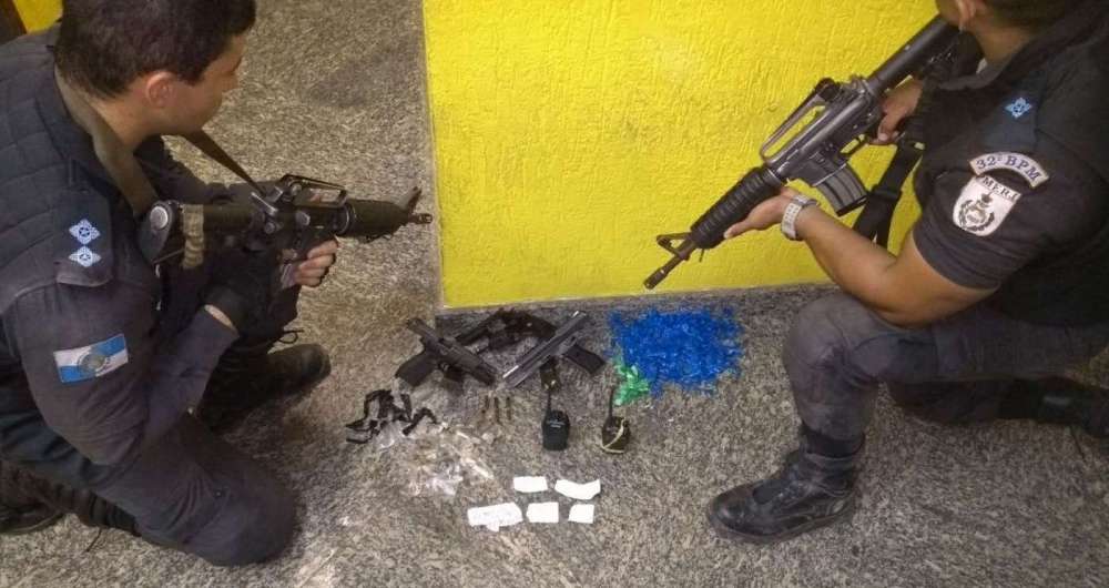 Armas apreendidas com criminosos mortos em Maca�