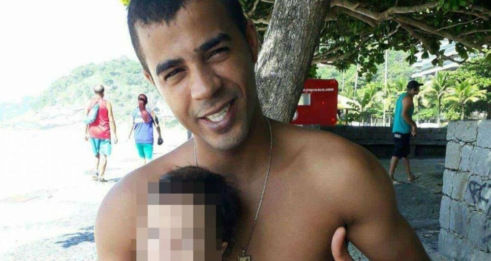 Beb� de 10 meses caiu no ch�o ap�s disparo atingiu o pai