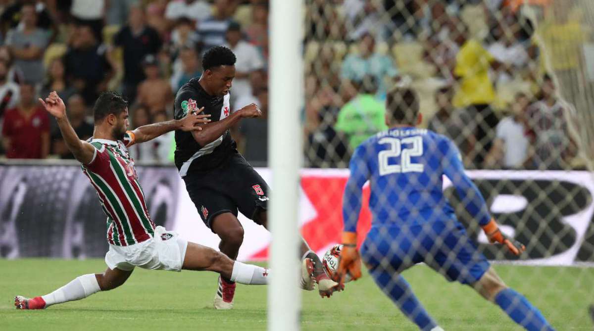 Marcado por Gum, Fabrício solta a bomba de pé esquerdo para garantir a emocionante vitória do Vasco aos 50 minutos do segundo tempo   - Alexandre Brum