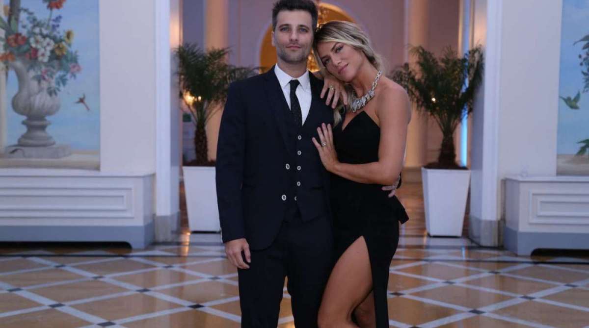 Pedro Bial e Anitta conversam em evento no Copacabana Palace