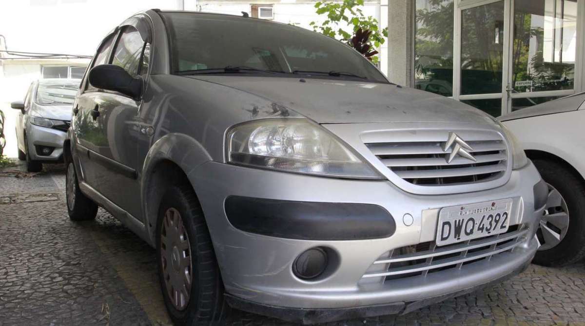 2018-03-29 - Corregedoria da Policia Militar e Delegacia de Homicidios de Niteroi, Sao Gonçalo e Itaborai (NISG) prederam dois policiais suspeitos de envolvimento na morte de 3 homens no dia 19/03, no bairro Nova Cidade , Sao Gonçalo e outro crime em Brasilandia. O policial Michel Leandro Duarte da Silva (bermuda). Foto de Maíra Coelho / Agência O Dia. Policia , Violência, Crime, Segurança, Falta,