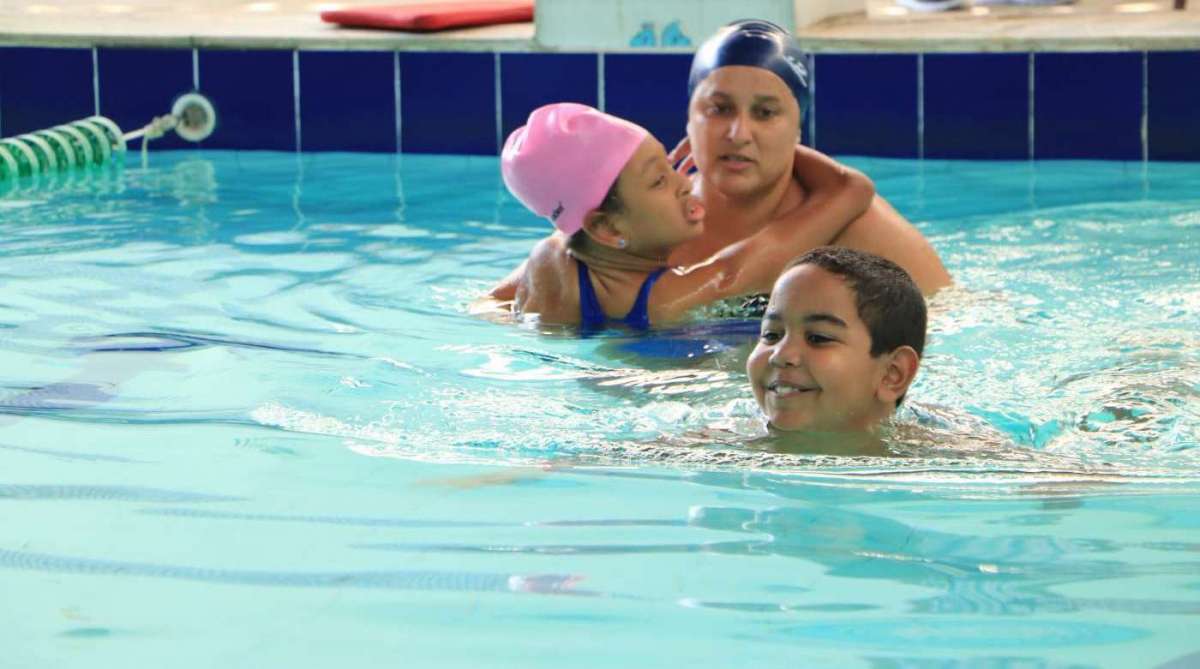 Crianças praticam método criado por profissional de educação física de Nova Iguaçu