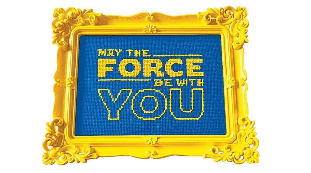 Chique e original a carteira bordada pela Associação Bordando o Futuro. Preço: R$ 75. Tel.: 22 3822-7569. Facebook: bordando.futuro