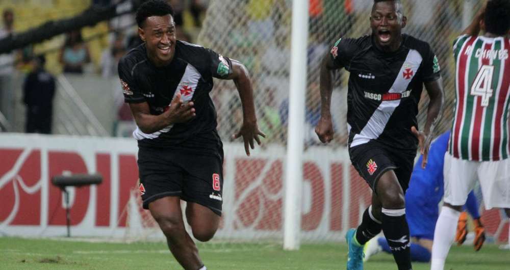 O lateral Fabr�cio enlouquece com o gol que garantiu o time na final
do Carioca