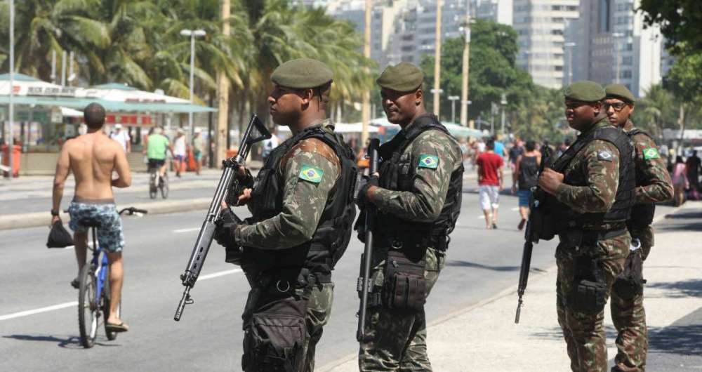 Militares das forças de intervenção patrulham pontos da Zona Sul