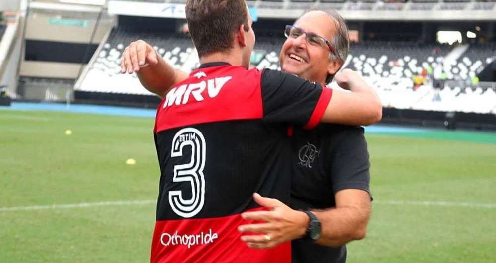 Sob a supervis�o de Carlos Noval, o Flamengo conquistou tr�s Copas S�o Paulo de Futebol J�nior