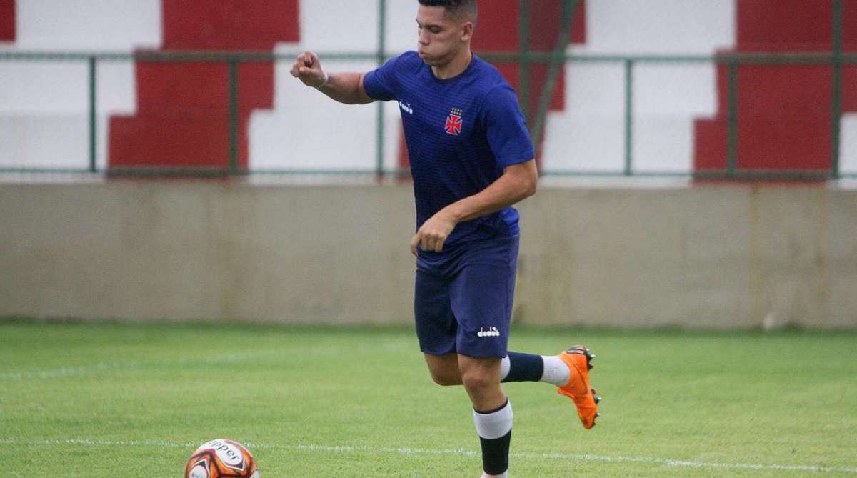 Paulinho no treino do Vasco
