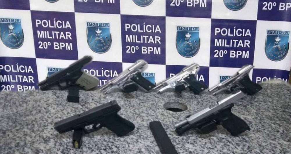 Pol�cia apreende seis armas em festa em Nova Igua�u