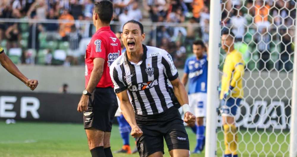 Ricardo Oliveira comemora gol na final contra o Cruzeiro