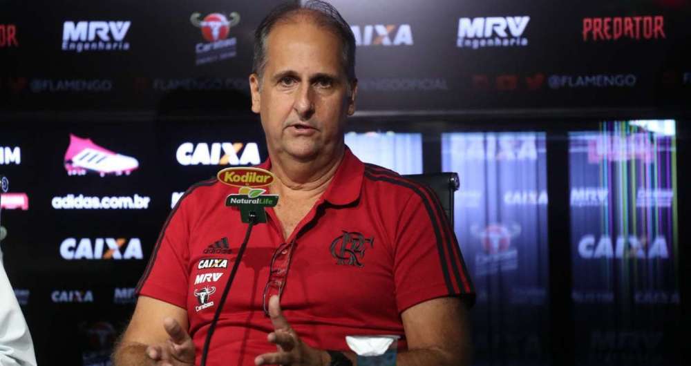 Carlos Noval leva em considera��o efetivar o auxiliar Maur�cio Barbieri no comando do Flamengo